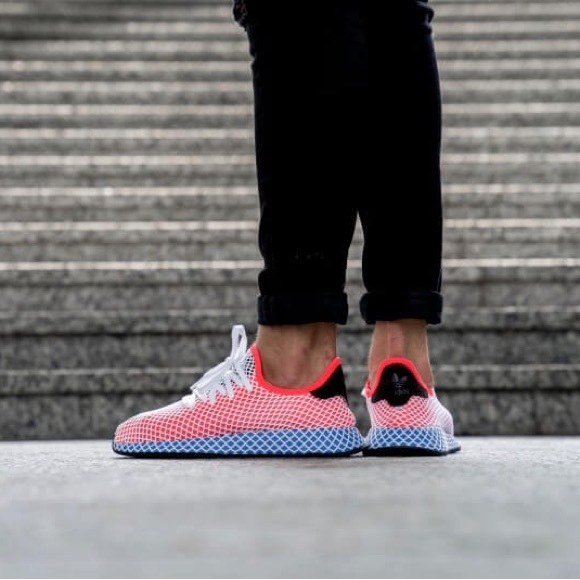 deerupt runner solar red